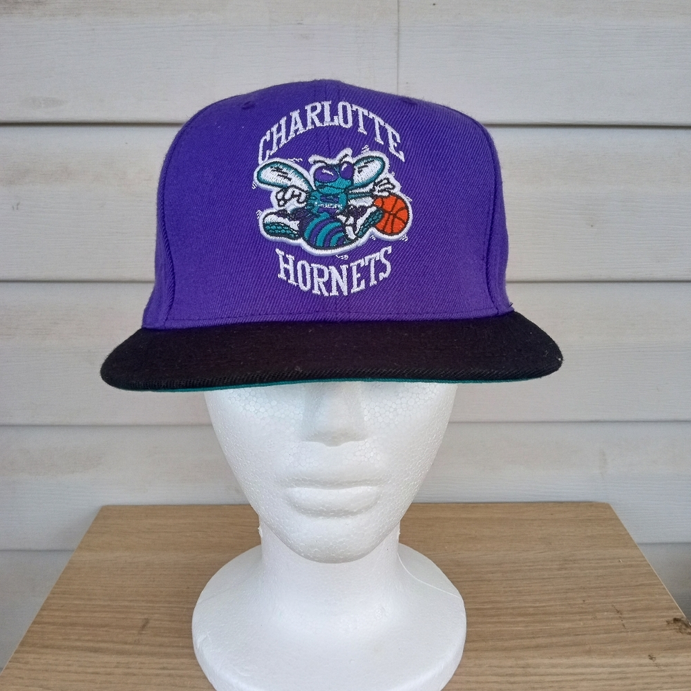 MITCHELL & NESS Charlotte Hornets Snapback Hat